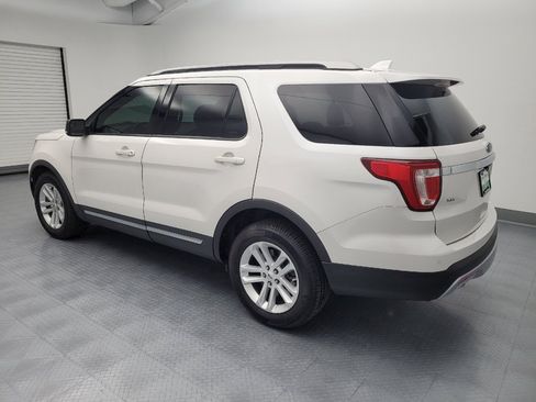 Used 2016 Ford Explorer XLT w/ Equipment Group 201A FWD image 3