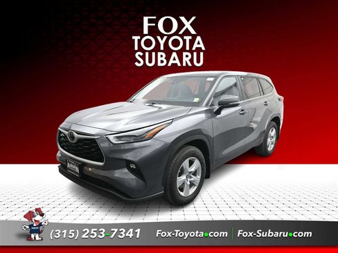 Used 2024 Toyota Highlander LE AWD/4WD image 1