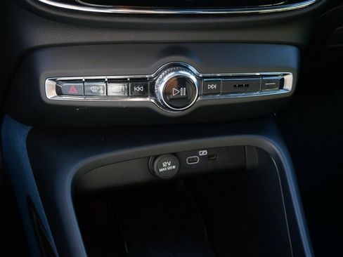Used 2023 Volvo XC40 Recharge Ultimate AWD/4WD image 19