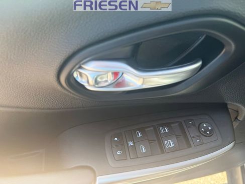 Used 2021 Jeep Cherokee Latitude Lux image 11