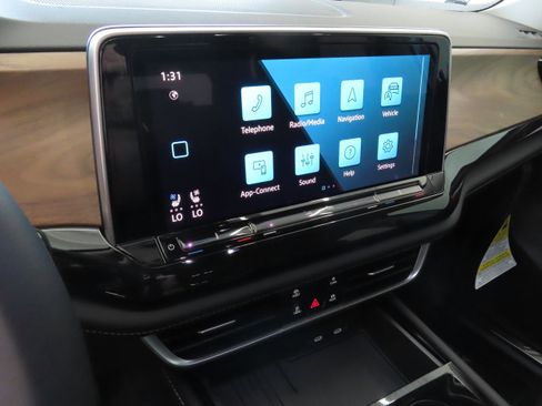 New 2025 Volkswagen Atlas SE image 18