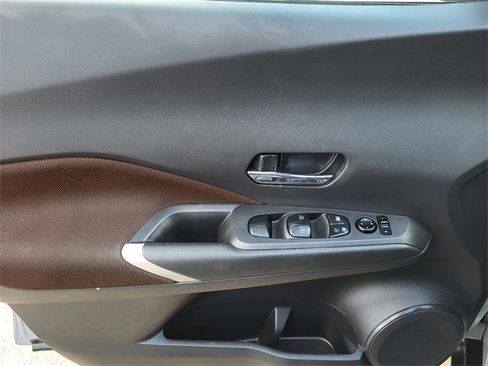 Used 2021 Nissan Kicks SR image 17