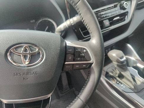 Used 2022 Toyota Highlander Limited AWD/4WD image 23