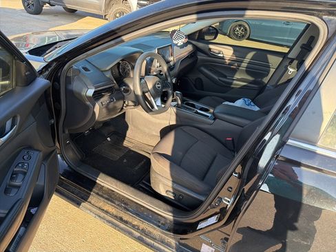 Used 2024 Nissan Altima 2.5 SV image 26