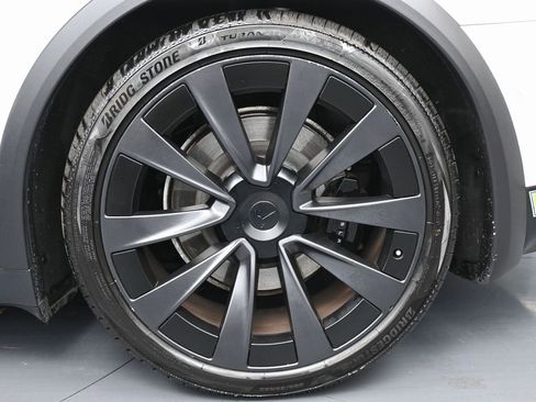 Used 2023 Tesla Model X image 3