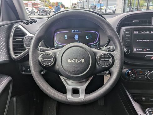 Used 2023 Kia Soul LX w/ LX Technology Package FWD image 13