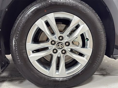 Certified 2025 Toyota Sienna Limited image 22