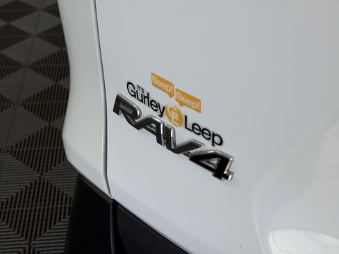 Used 2021 Toyota RAV4 LE AWD/4WD image 14
