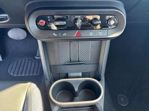 Used 2025 MINI Cooper 2-Door Hardtop image 18