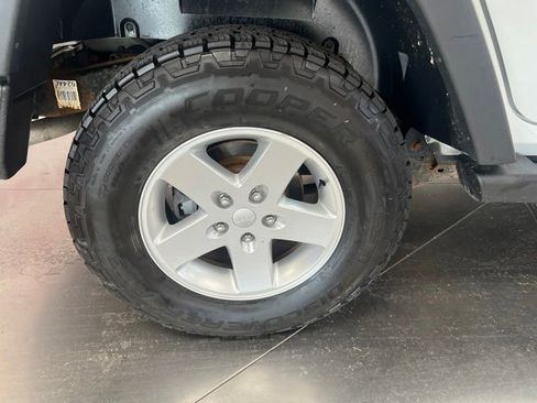 Used 2014 Jeep Wrangler Unlimited Sport w/ Quick Order Package 24S AWD/4WD image 9
