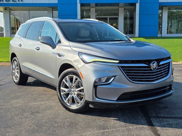 Used 2023 Buick Enclave Essence w/ Experience Buick Package FWD image 2