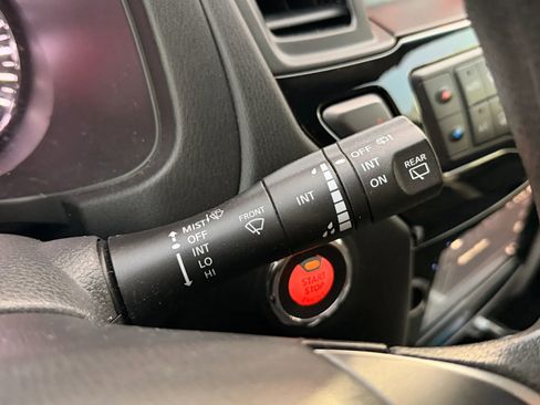 Used 2014 Nissan Pathfinder S FWD image 39