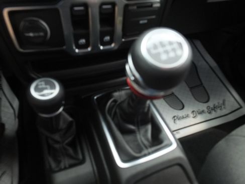 Used 2025 Jeep Wrangler Sport AWD/4WD image 22