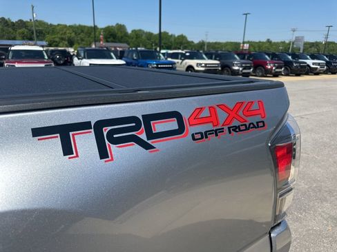 Used 2022 Toyota Tacoma TRD Off-Road w/ TRD Premium Off Road Package AWD/4WD image 7