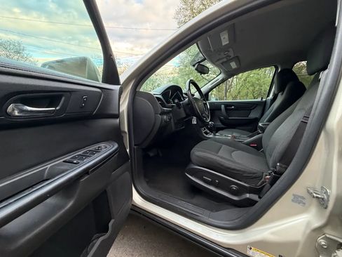 Used 2014 Chevrolet Traverse LT FWD image 16