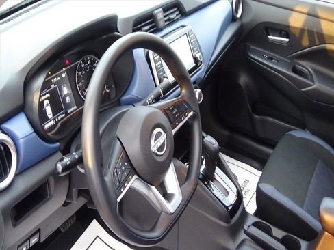 Used 2025 Nissan Versa SV image 16