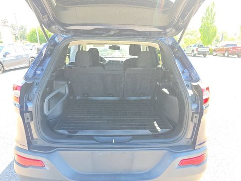 Used 2015 Jeep Cherokee Latitude w/ Cold Weather Group AWD/4WD image 6