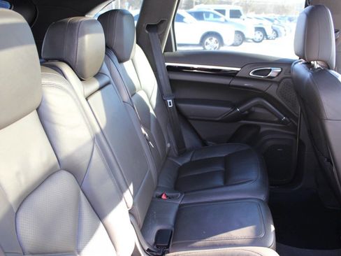 Used 2016 Porsche Cayenne image 21