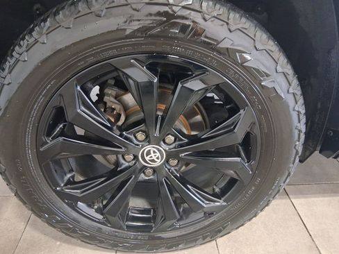 Used 2022 Toyota RAV4 SE AWD/4WD image 6