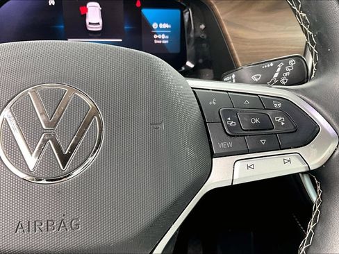Used 2025 Volkswagen Atlas SE FWD image 24