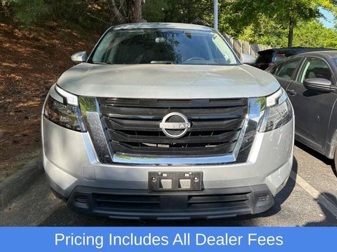 Used 2024 Nissan Pathfinder SV AWD/4WD image 3
