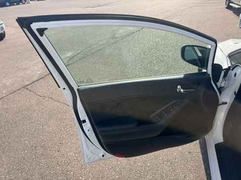 Used 2016 Kia Forte EX image 11