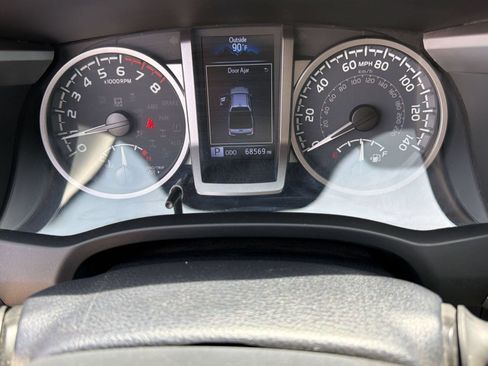Used 2022 Toyota Tacoma SR5 w/ Technology Package AWD/4WD image 19