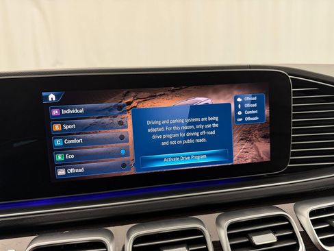 Used 2025 Mercedes-Benz GLS 450 4MATIC image 49