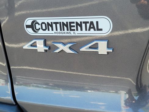 Used 2020 Jeep Cherokee Latitude Plus w/ Cold Weather Group AWD/4WD image 9