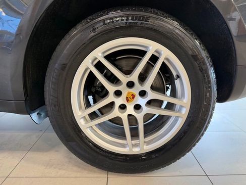 Used 2018 Porsche Macan Sport Edition AWD/4WD image 35