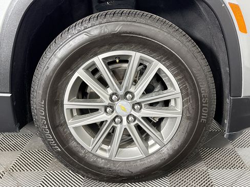 Used 2023 Chevrolet Traverse LT FWD image 54