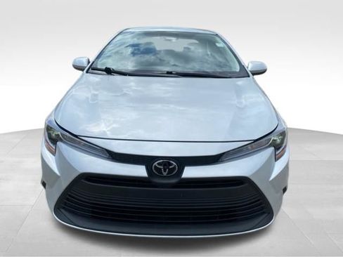 Used 2025 Toyota Corolla LE FWD image 2