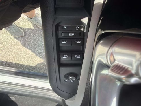 Used 2025 Jeep Compass Limited AWD/4WD image 18