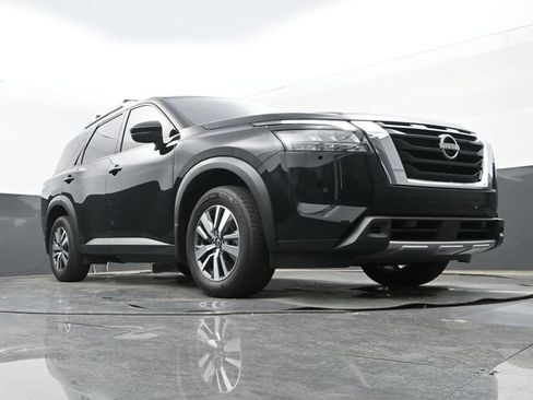 Used 2025 Nissan Pathfinder SL AWD/4WD image 26