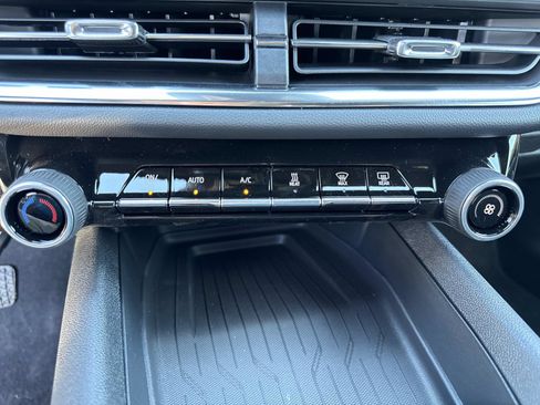 New 2026 Chevrolet Equinox EV LT image 26