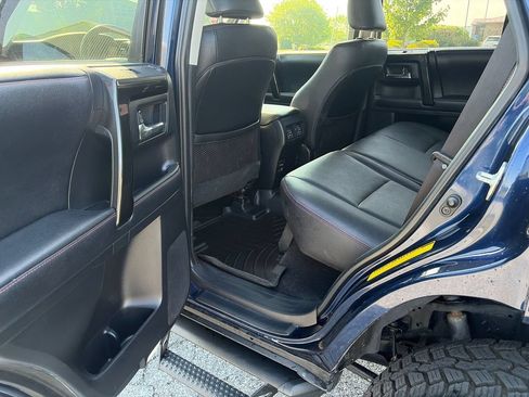 Used 2019 Toyota 4Runner TRD Off-Road Premium AWD/4WD image 11
