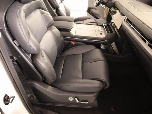 New 2025 Lincoln Navigator Reserve AWD/4WD image 14