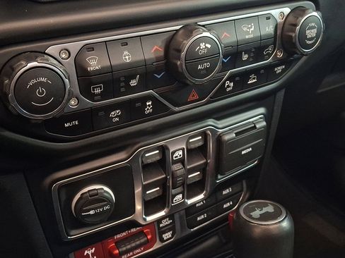 Used 2022 Jeep Wrangler Unlimited Rubicon w/ Xtreme Recon 35" Tire Package image 25