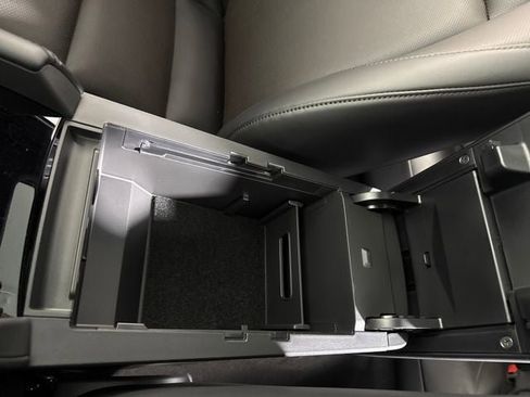 New 2026 MAZDA MAZDA3 Hatchback w/Premium Plus Pkg image 34