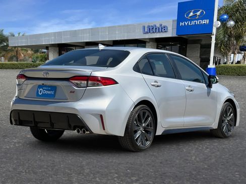 Used 2025 Toyota Corolla SE FWD image 3