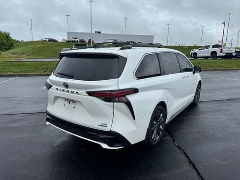 Used 2021 Toyota Sienna XSE w/ XSE Plus Package FWD image 3