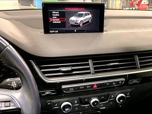 Used 2019 Audi Q7 3.0T Premium w/ Cold Weather Package image 6