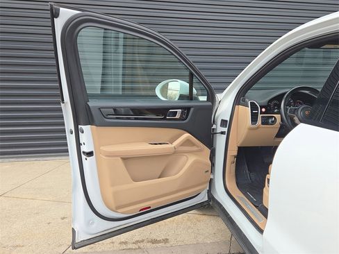 Used 2019 Porsche Cayenne image 6