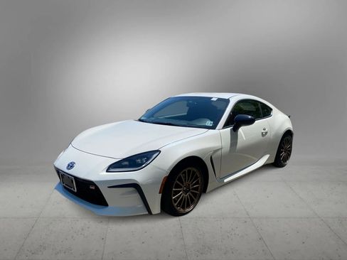 Used 2023 Toyota GR86 RWD image 4