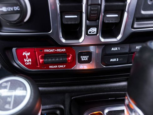Used 2022 Jeep Wrangler Unlimited Rubicon 4xe w/ Cold Weather Group AWD/4WD image 25
