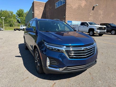 Used 2023 Chevrolet Equinox Premier FWD image 2