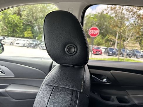 Used 2019 Chevrolet Traverse LT FWD image 16
