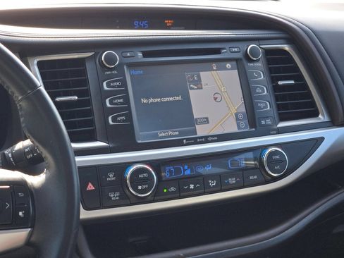 Used 2016 Toyota Highlander XLE FWD image 17