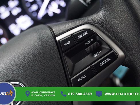 Used 2017 Hyundai Elantra SE FWD image 18