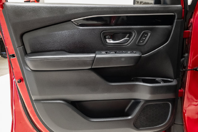 Used 2025 Honda Pilot Touring image 8